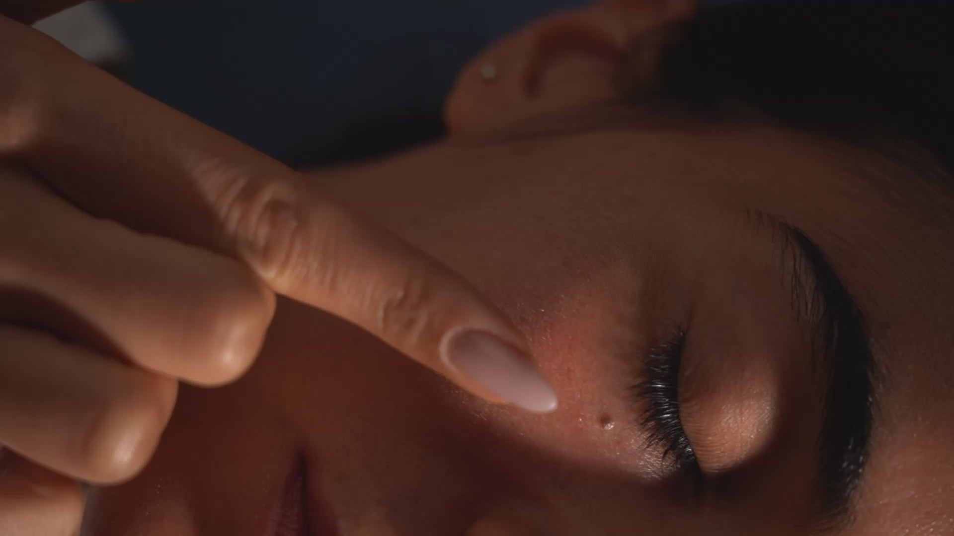 CRÈME ÉQUILIBRANTE À LA NIACINAMIDE ET À L'ACIDE HYALURONIQUE